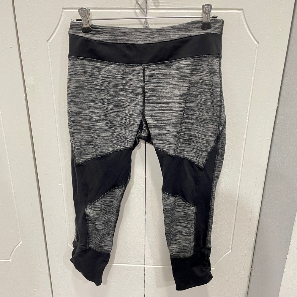 Kyodan Cropped Grey and Black Leggings